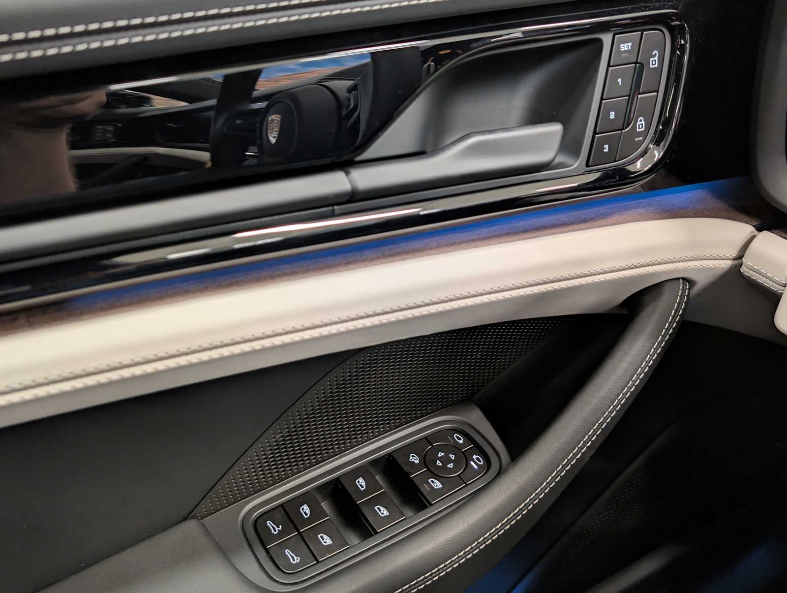 2025 Porsche Panamera 4