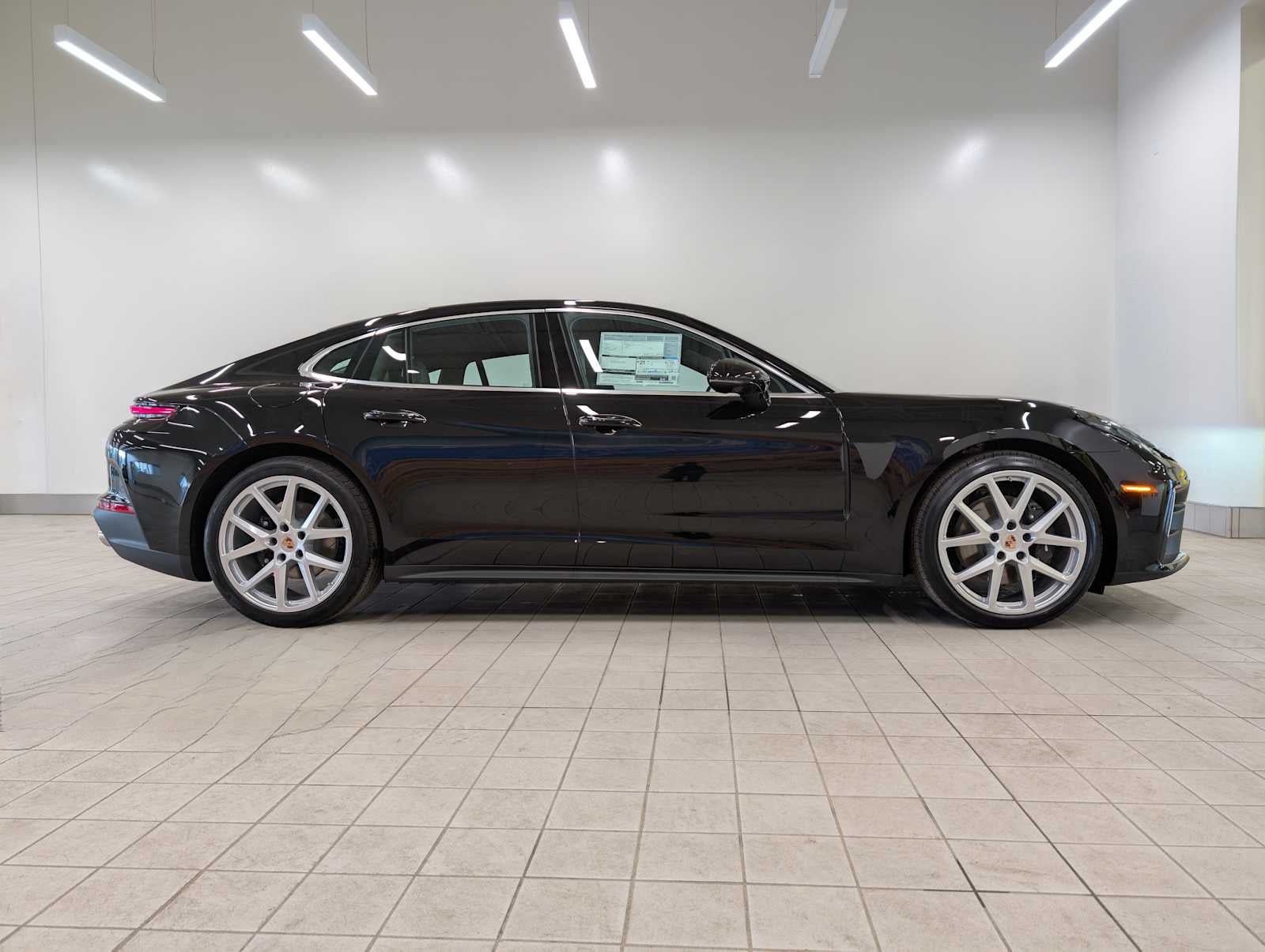 2025 Porsche Panamera 4