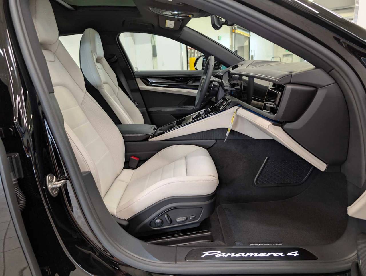 2025 Porsche Panamera 4