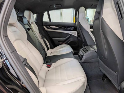 2025 Porsche Panamera 4