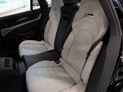 2025 Porsche Panamera 4