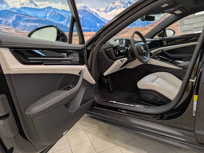 2025 Porsche Panamera 4