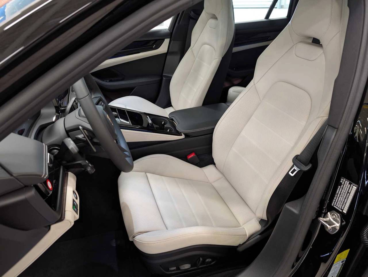 2025 Porsche Panamera 4