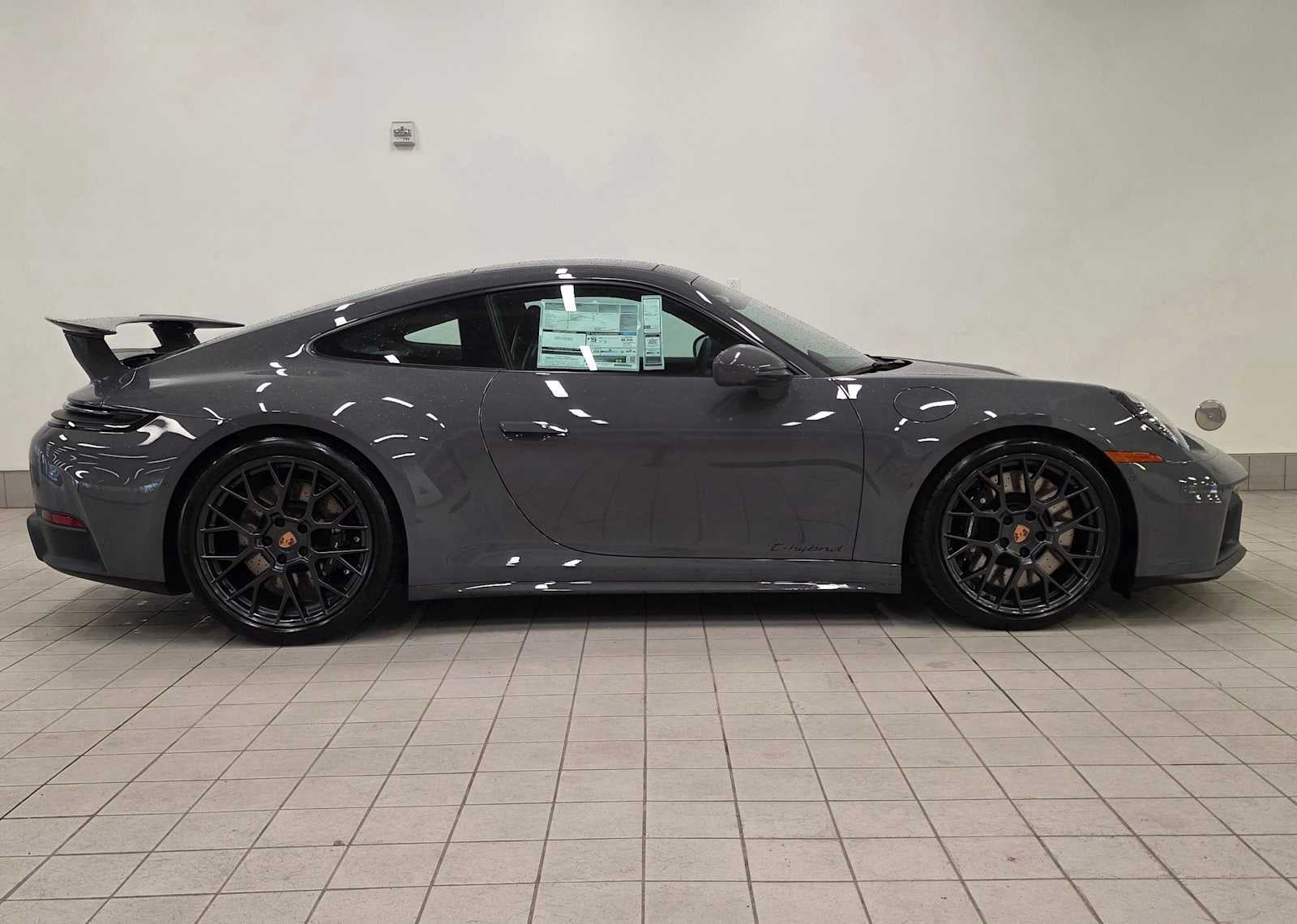 2026 Porsche 911 Carrera 4 GTS