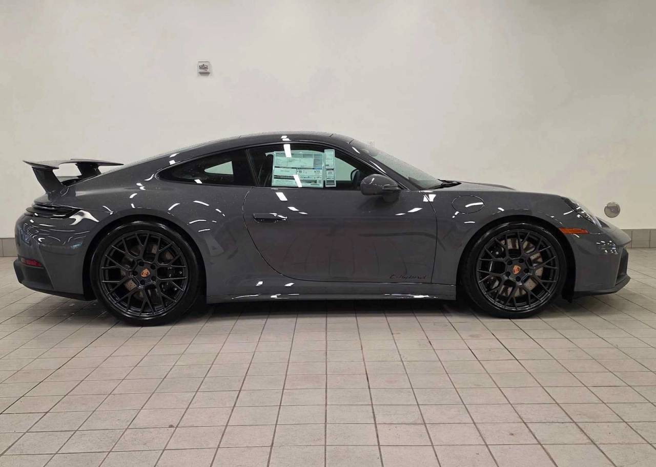 2026 Porsche 911 Carrera 4 GTS