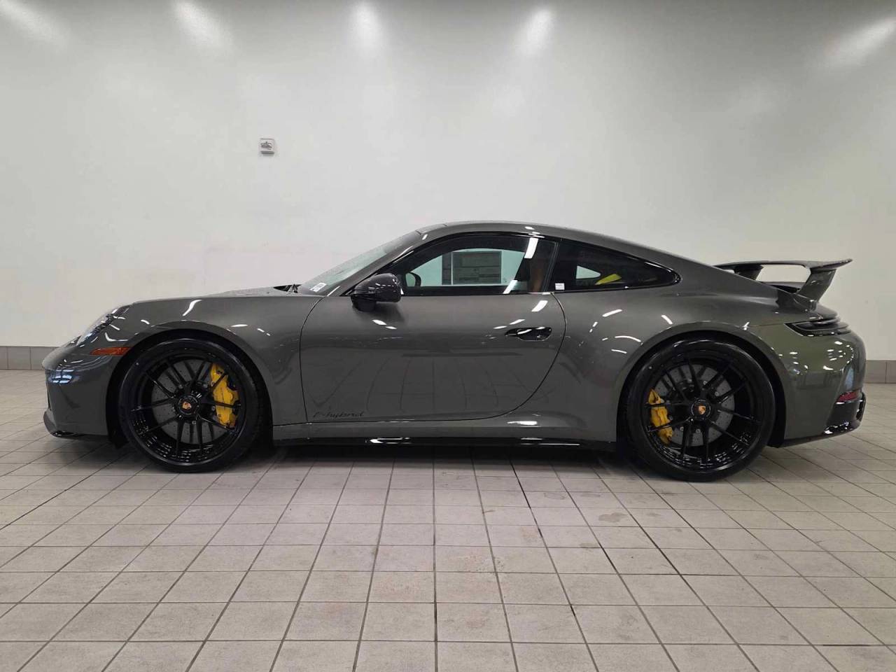 2026 Porsche 911 Carrera 4 GTS