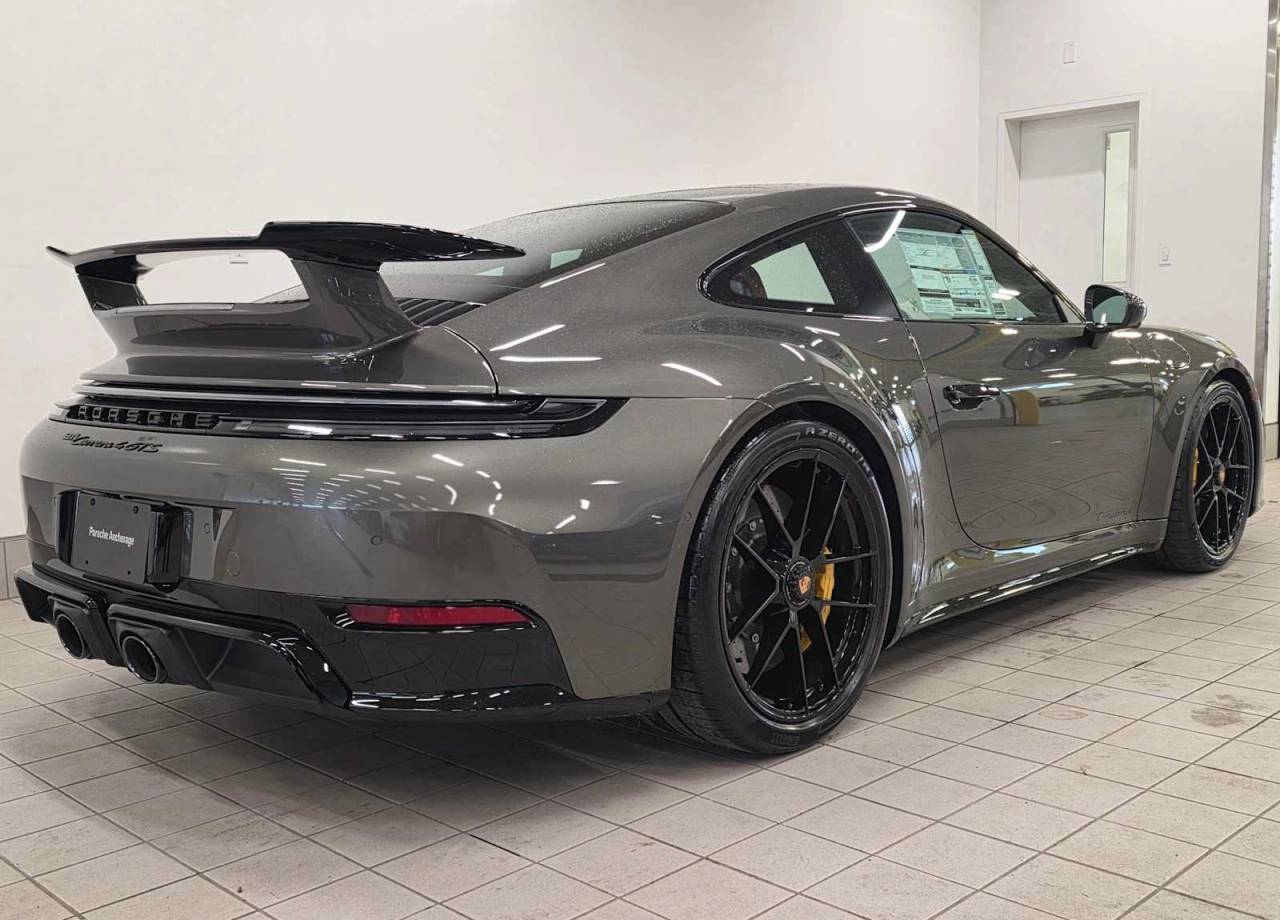 2026 Porsche 911 Carrera 4 GTS