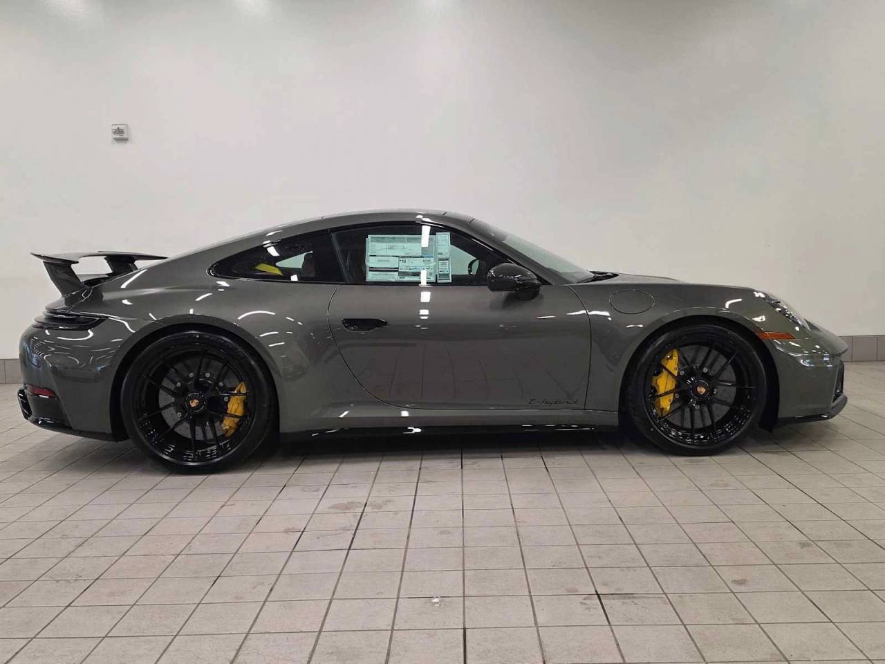 2026 Porsche 911 Carrera 4 GTS