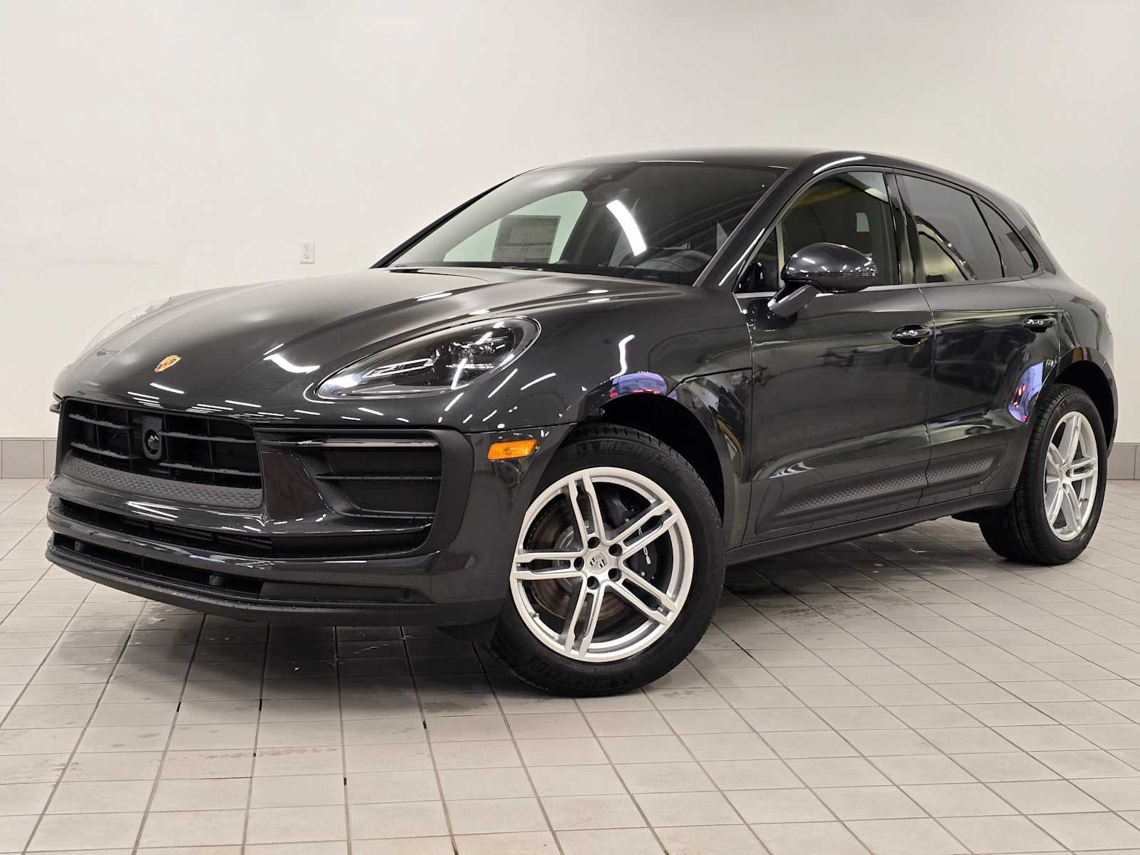 2025 Porsche Macan Base