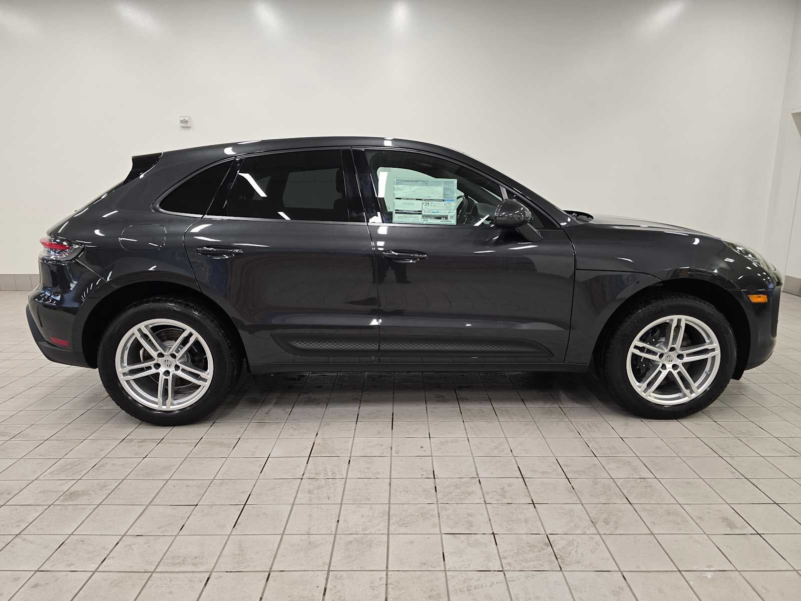 2025 Porsche Macan Base