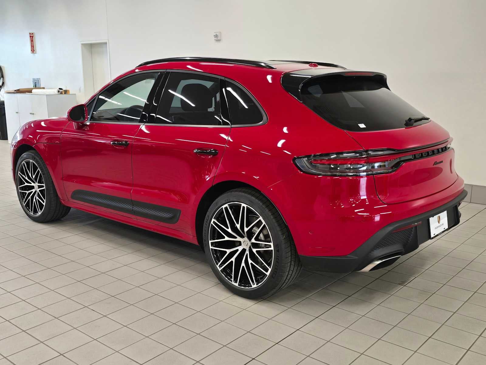 2025 Porsche Macan Base