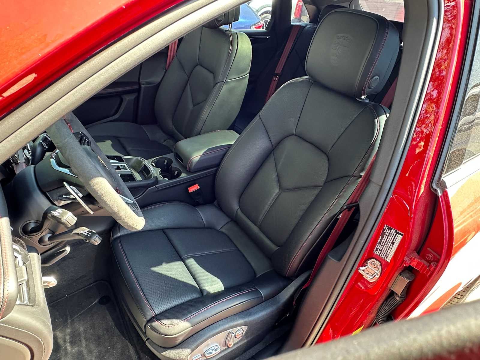 2025 Porsche Macan Base