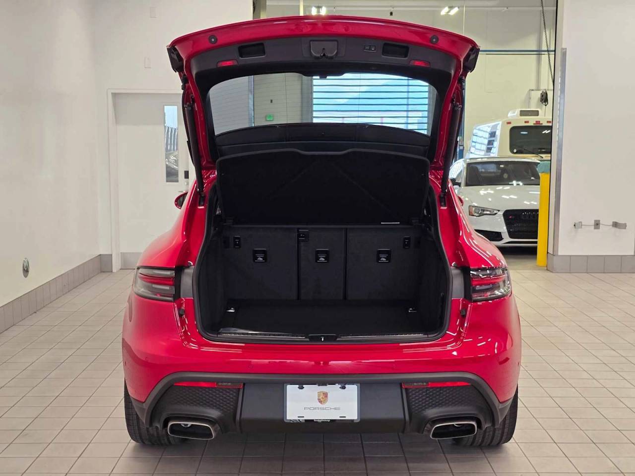 2025 Porsche Macan Base