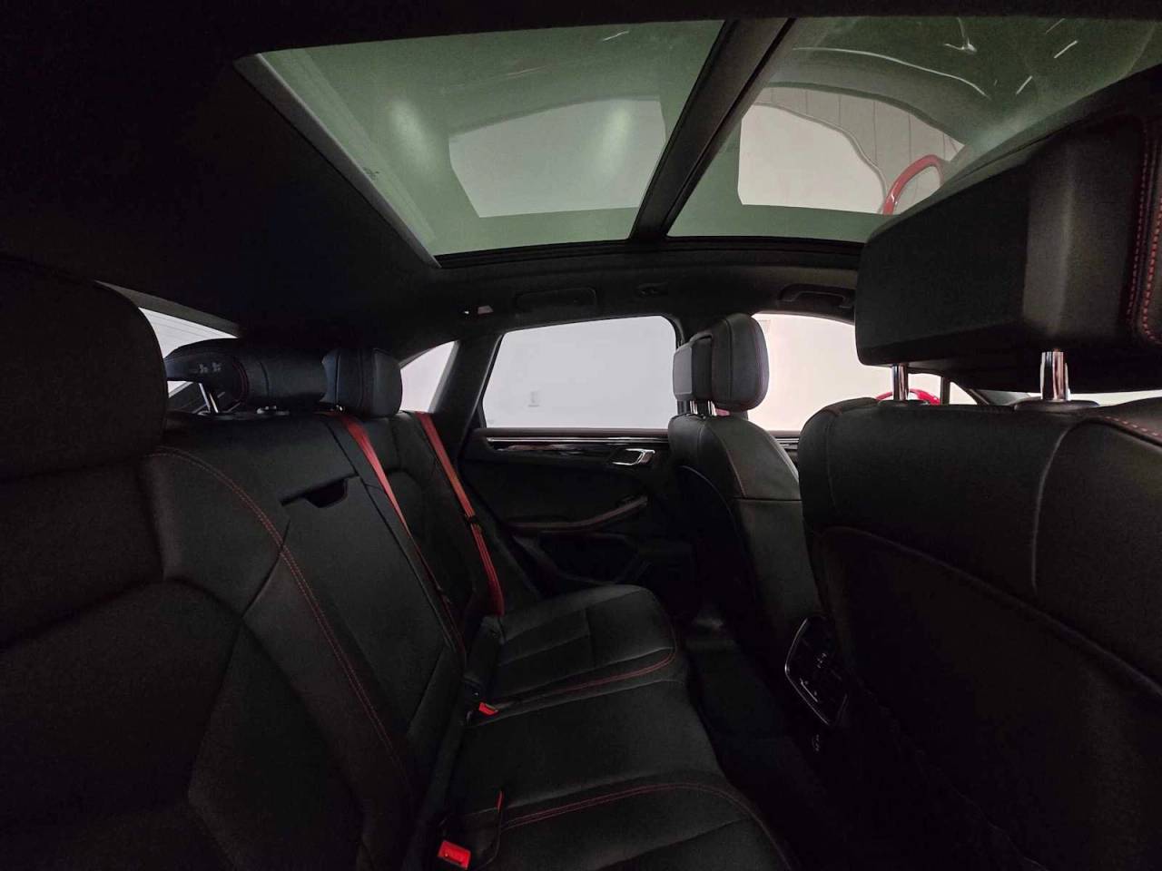 2025 Porsche Macan Base