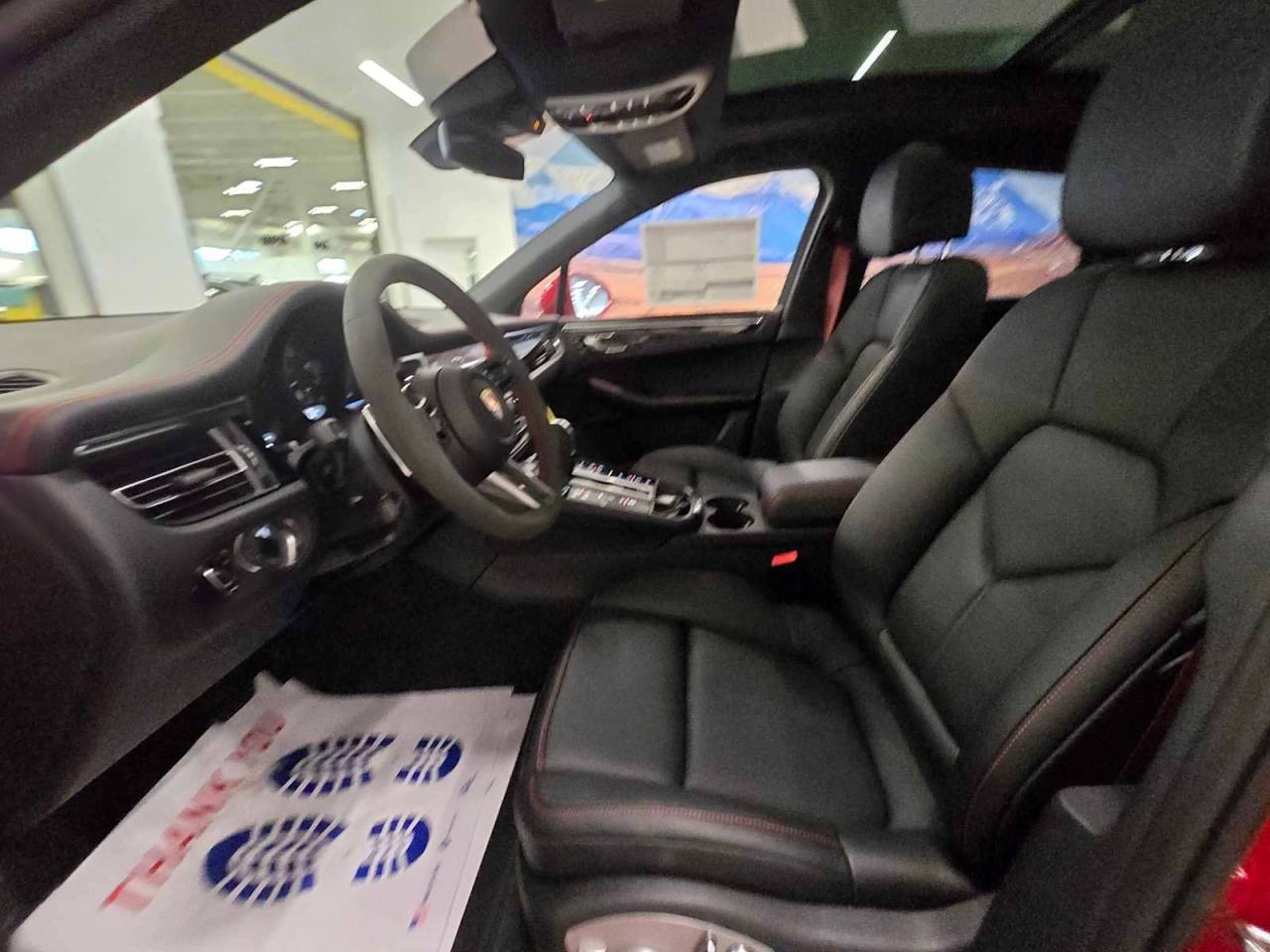 2025 Porsche Macan Base