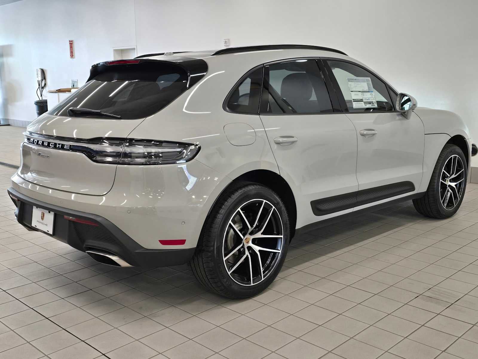 2024 Porsche Macan Base