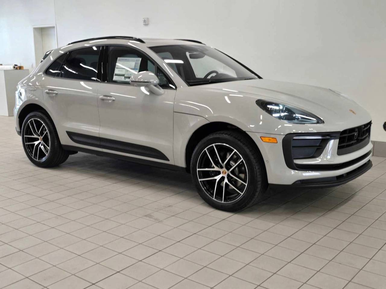 2024 Porsche Macan Base