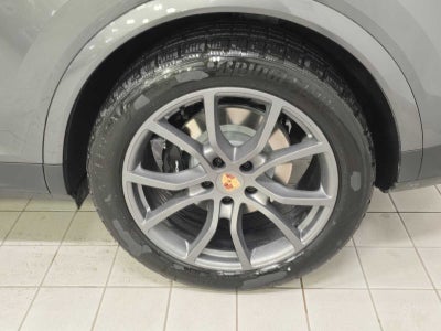 2025 Porsche Cayenne Base