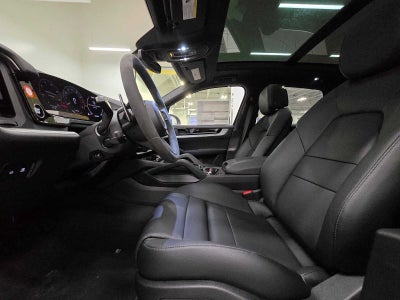 2025 Porsche Cayenne Base