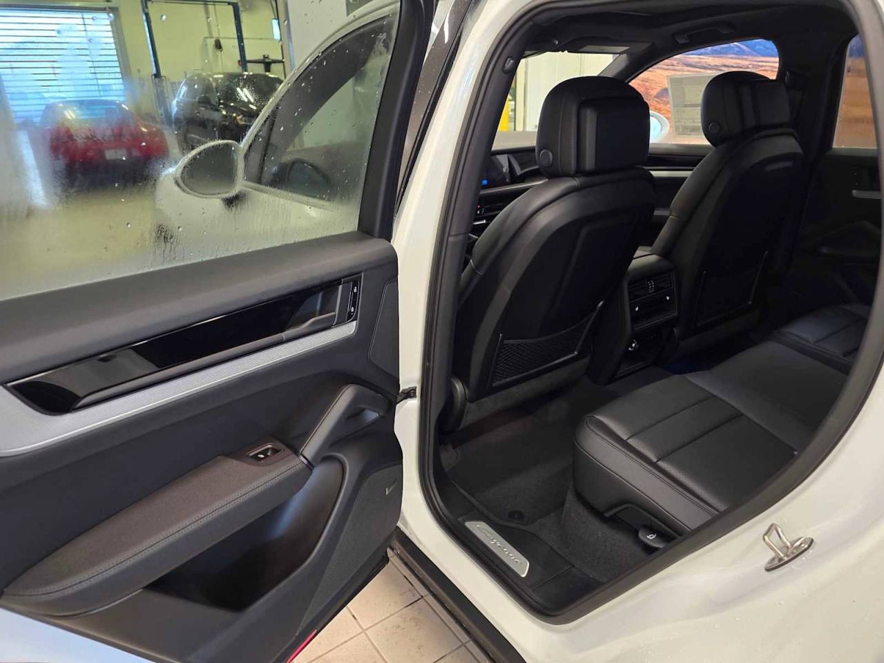2025 Porsche Cayenne Base