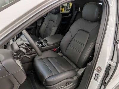 2025 Porsche Cayenne Base