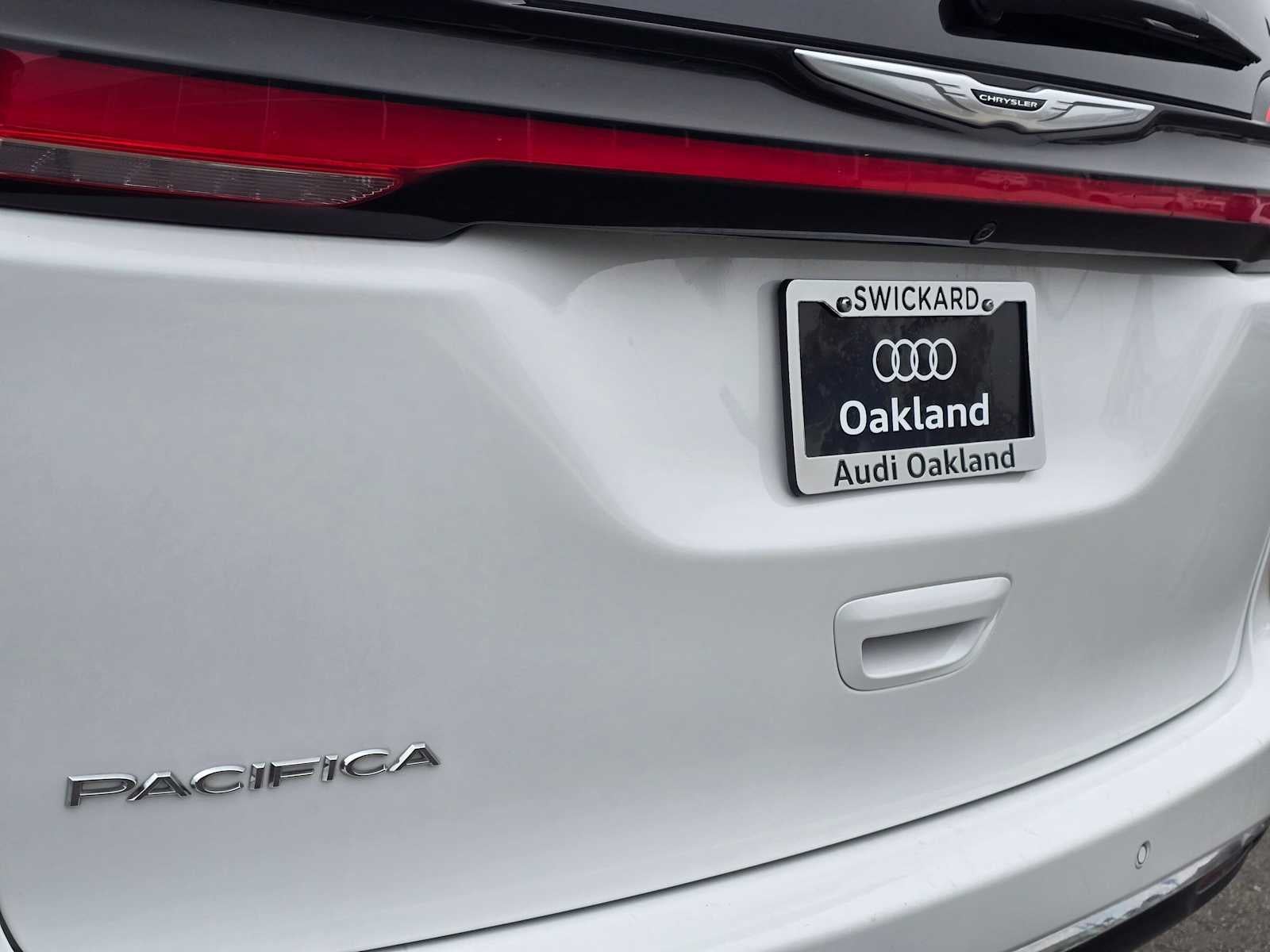 2025 Chrysler Pacifica Select