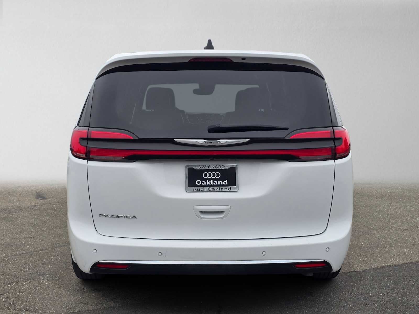 2025 Chrysler Pacifica Select