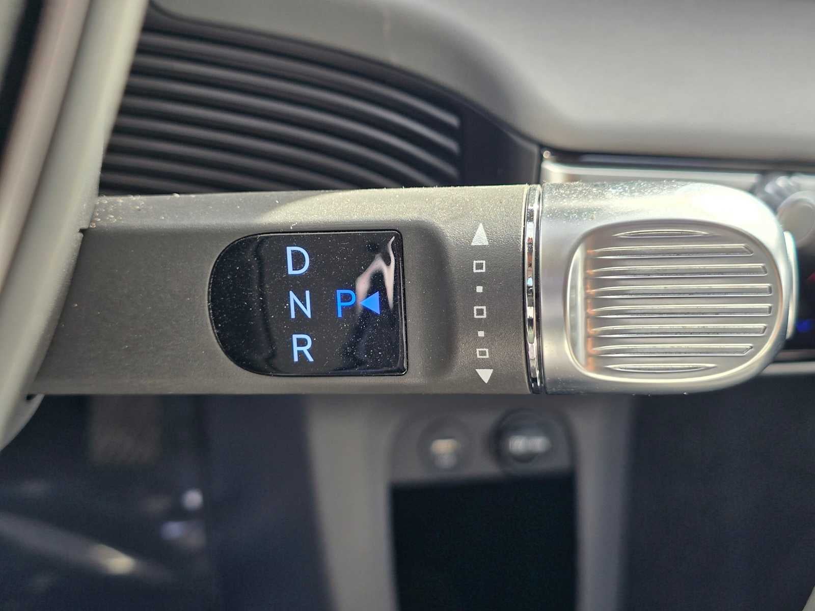 2024 Hyundai IONIQ 5 SE Standard Range