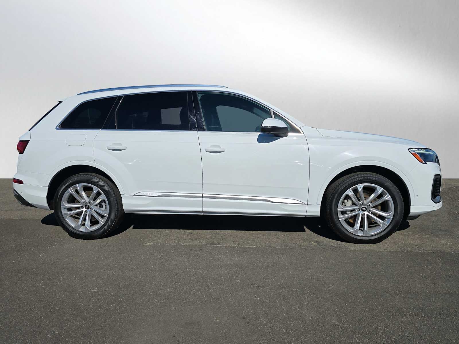 2025 Audi Q7 Premium