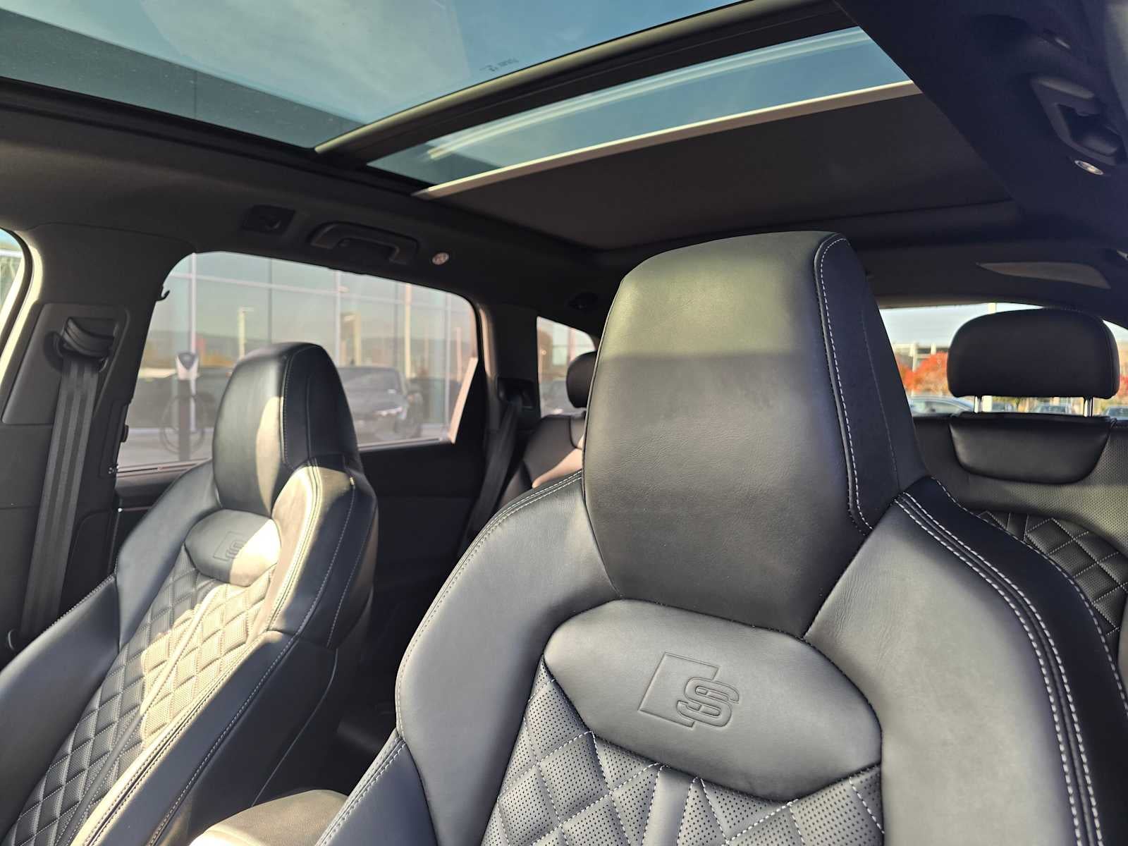 2025 Audi SQ7 Premium Plus