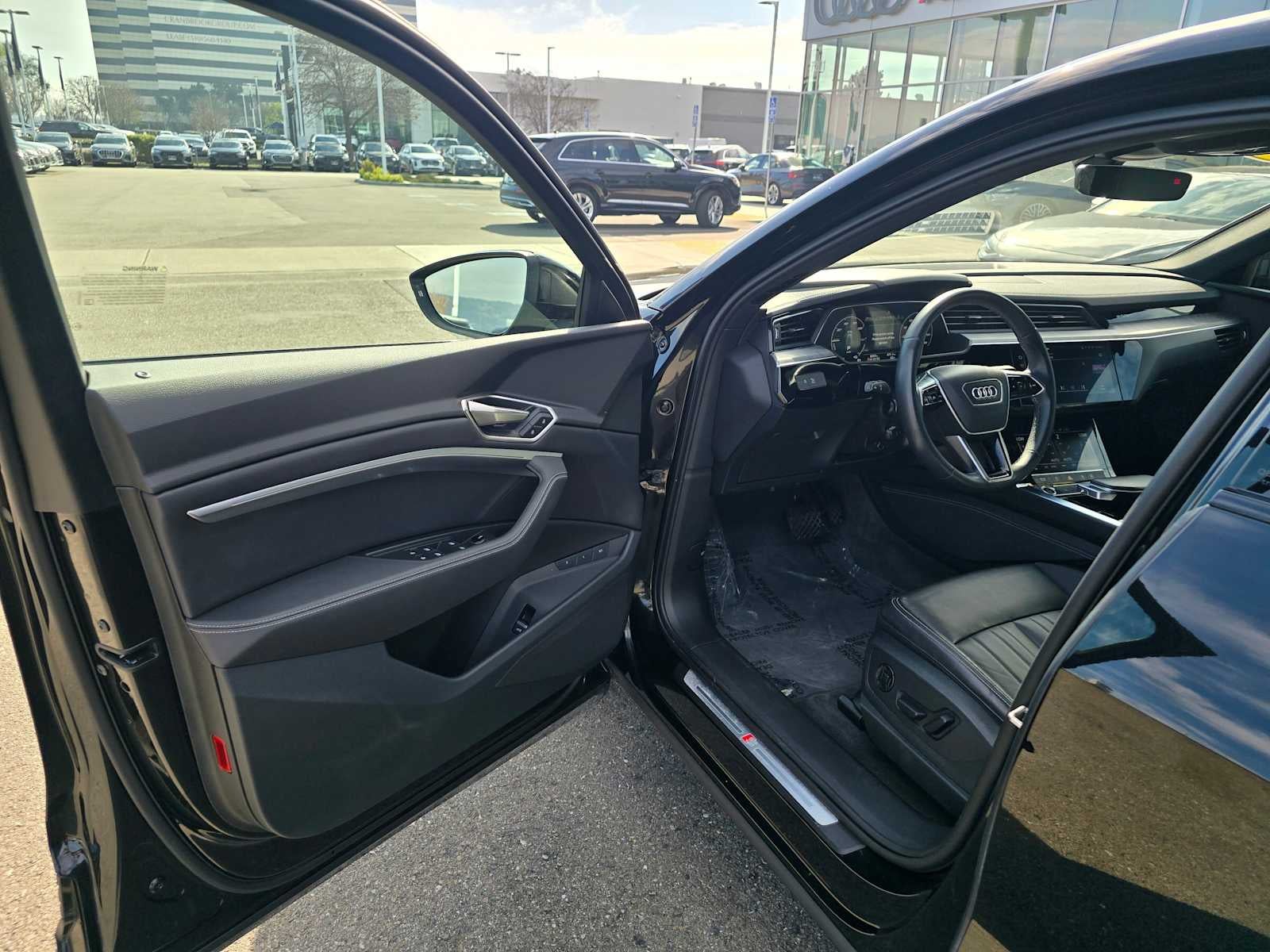 2024 Audi Q8 e-tron Sportback S line Premium