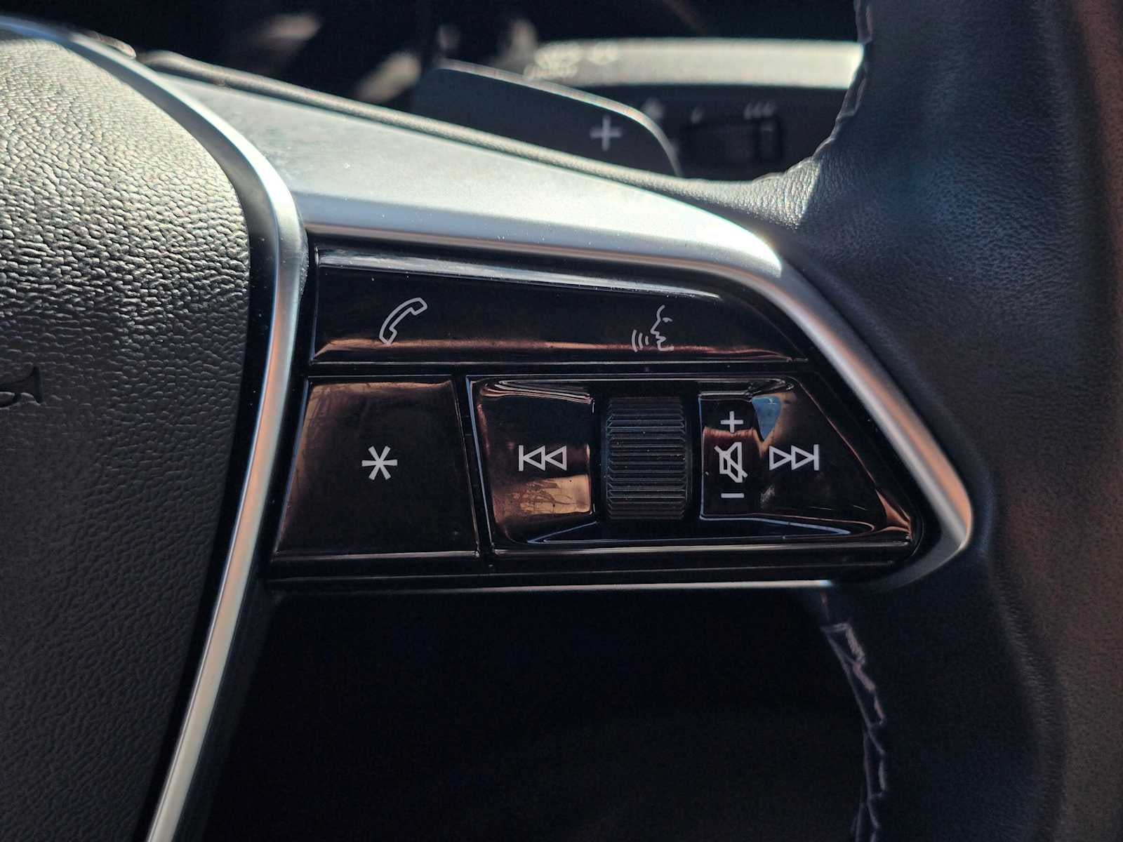 2024 Audi Q8 e-tron Sportback S line Premium