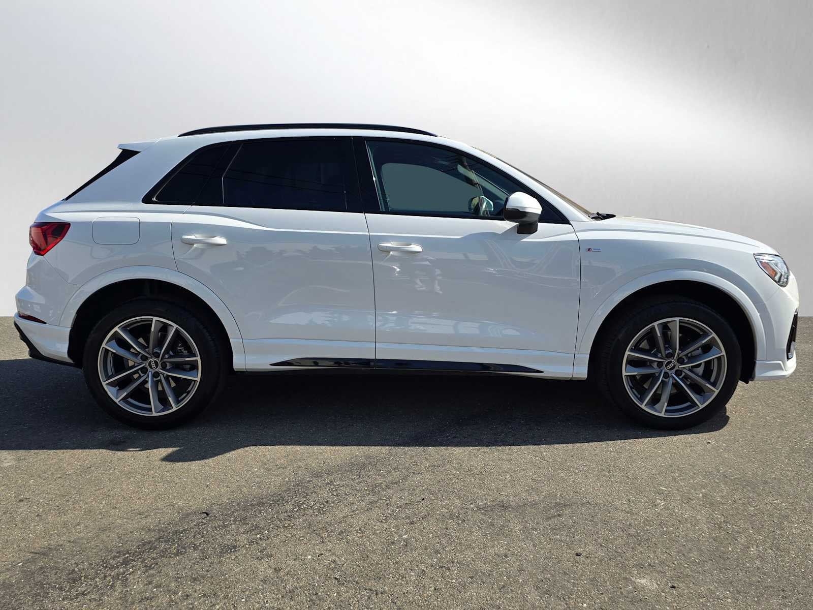 2023 Audi Q3 S line Premium