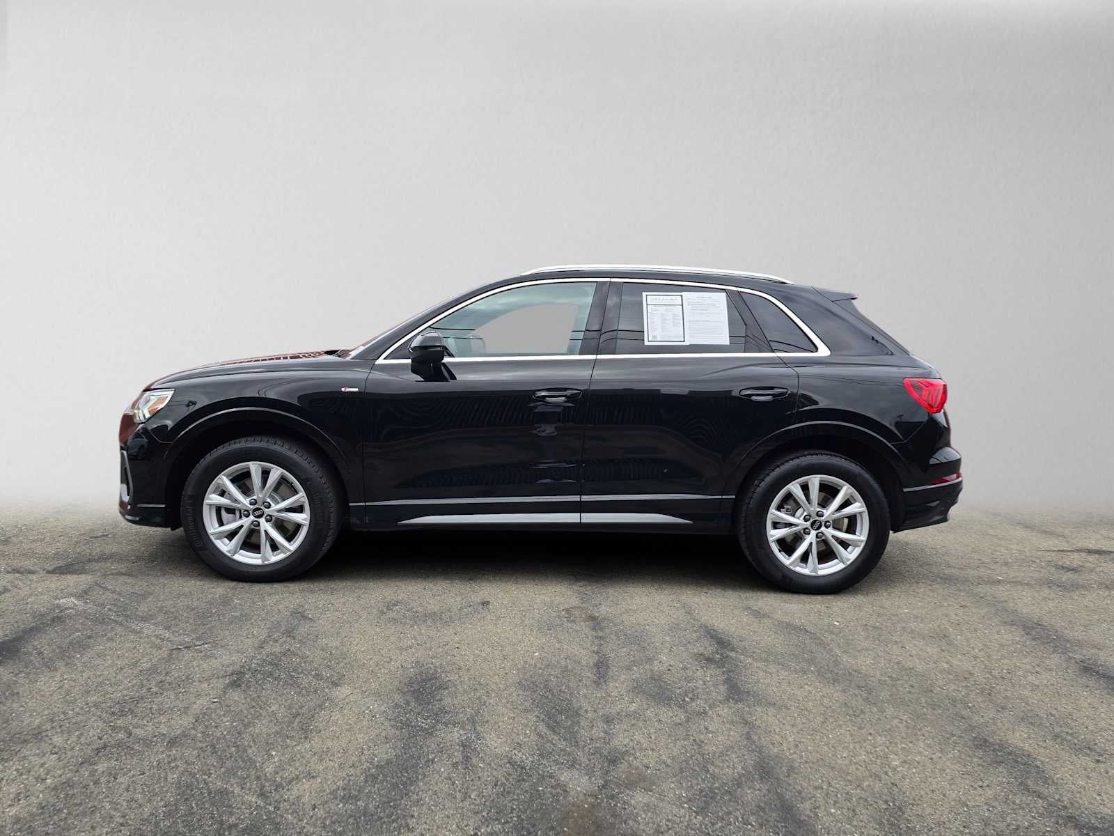 2023 Audi Q3 S line Premium