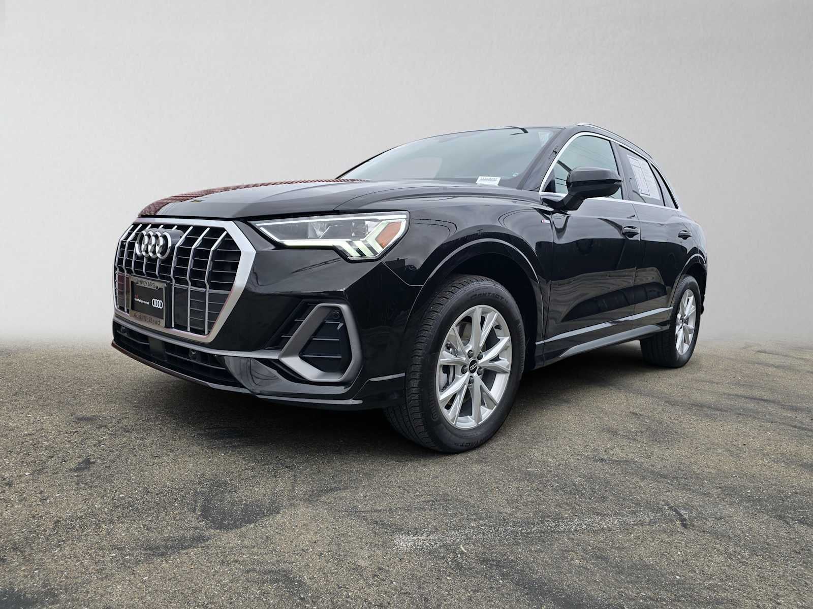 2023 Audi Q3 S line Premium