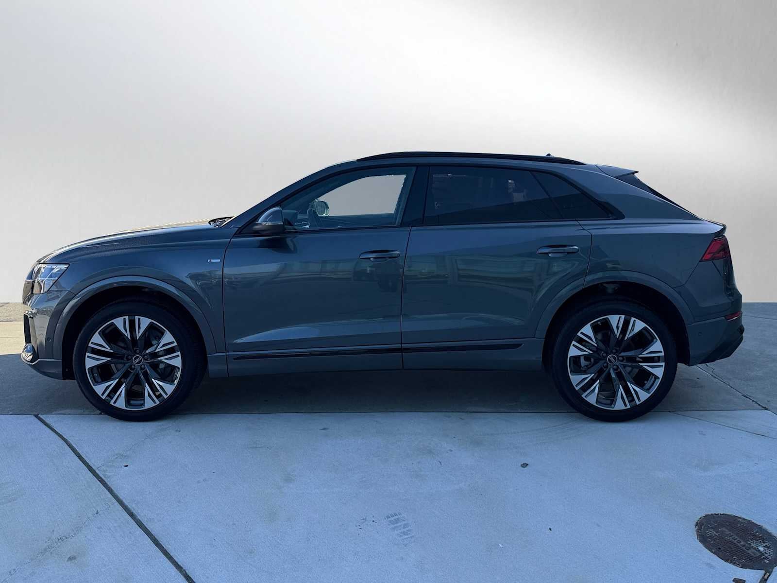 2025 Audi Q8 Premium Plus