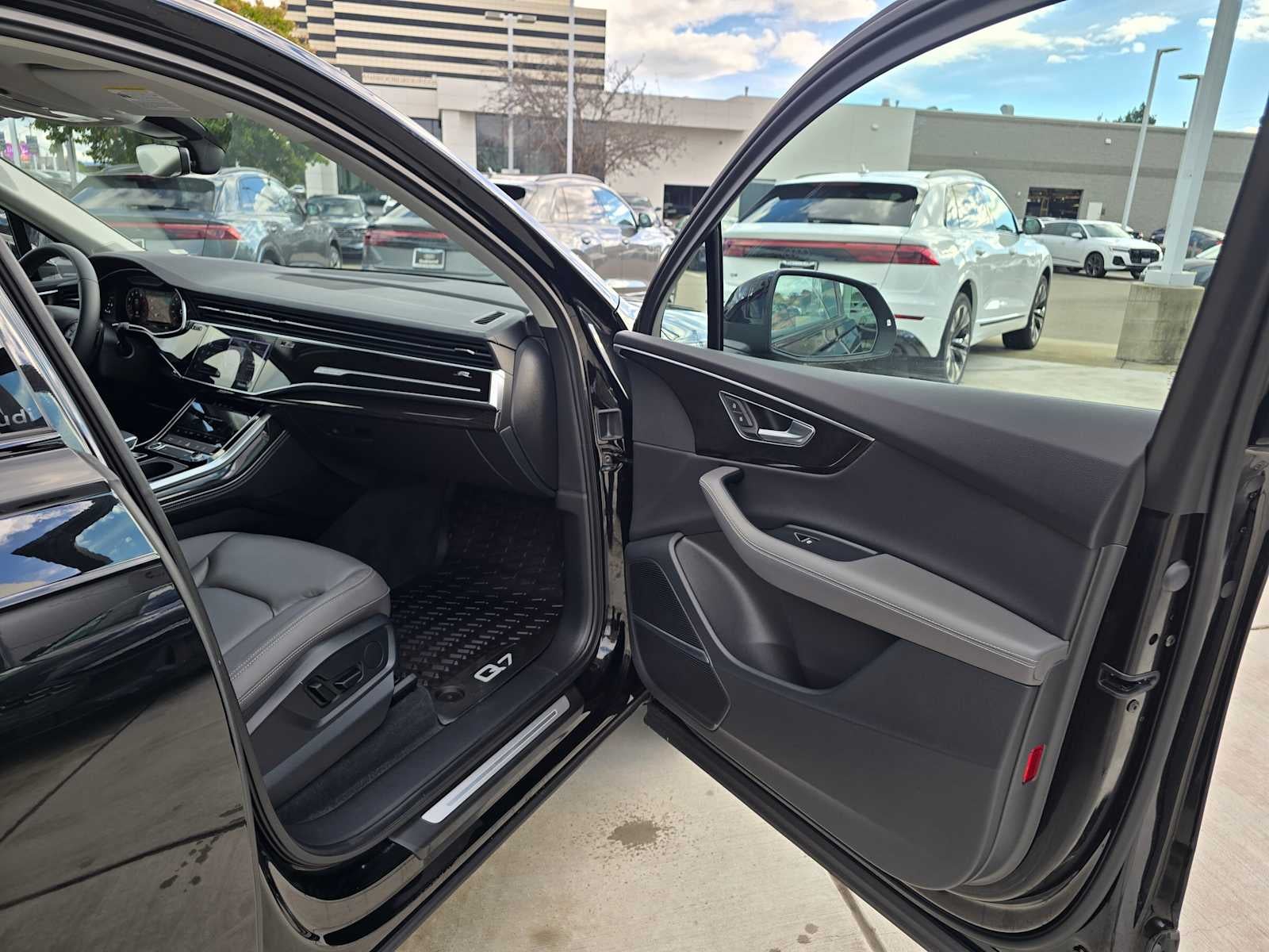 2025 Audi Q7 Premium Plus