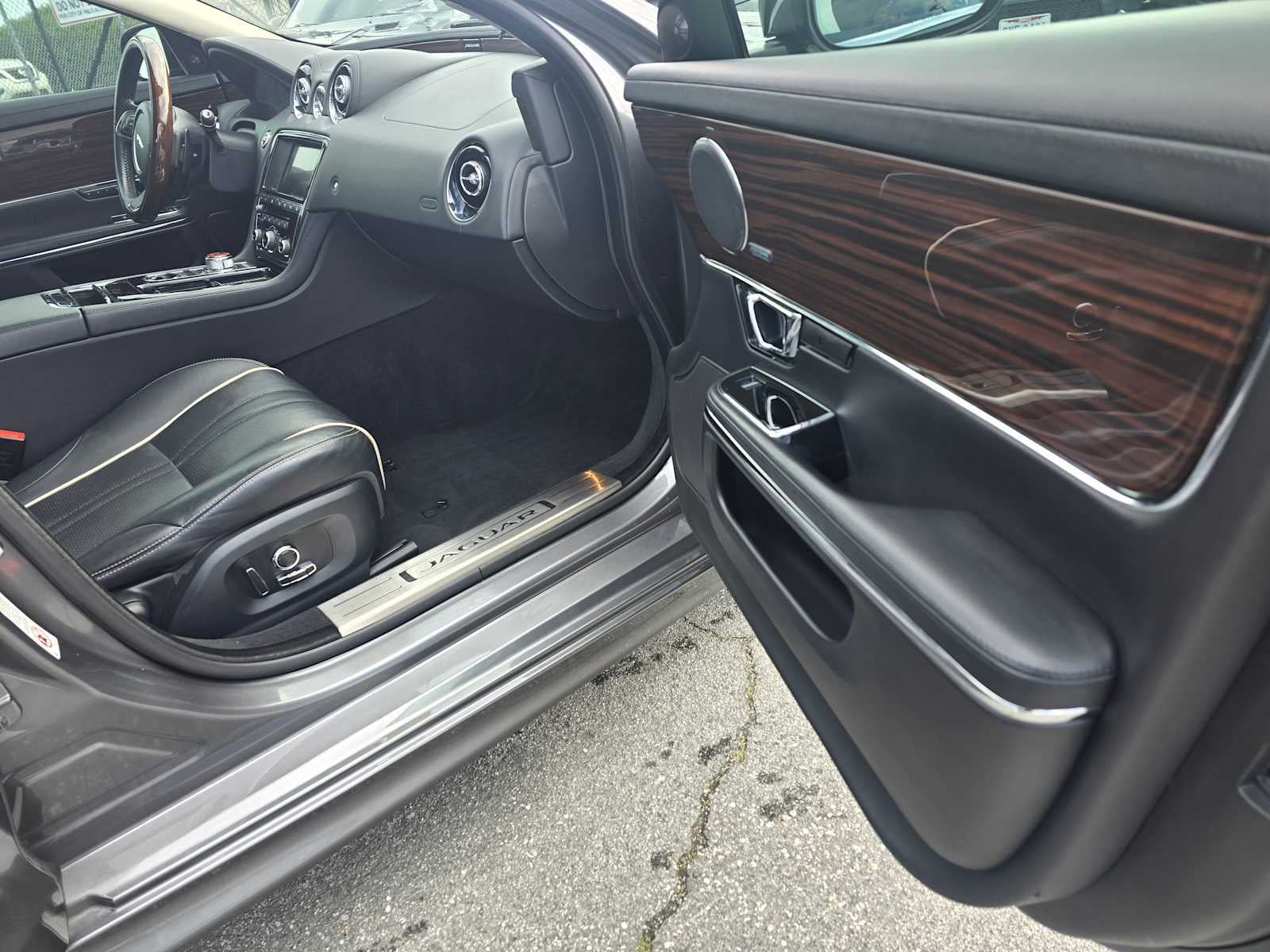 2017 Jaguar XJ XJ R-Sport