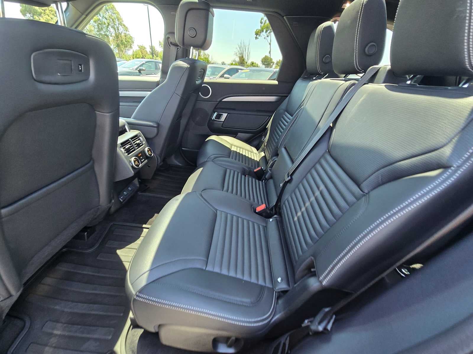 2025 Land Rover Discovery Dynamic SE