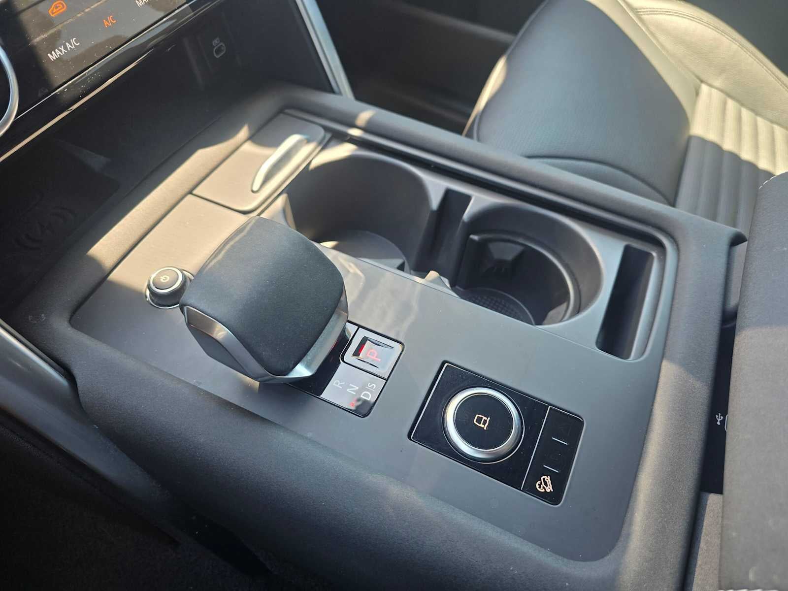 2025 Land Rover Discovery Dynamic SE