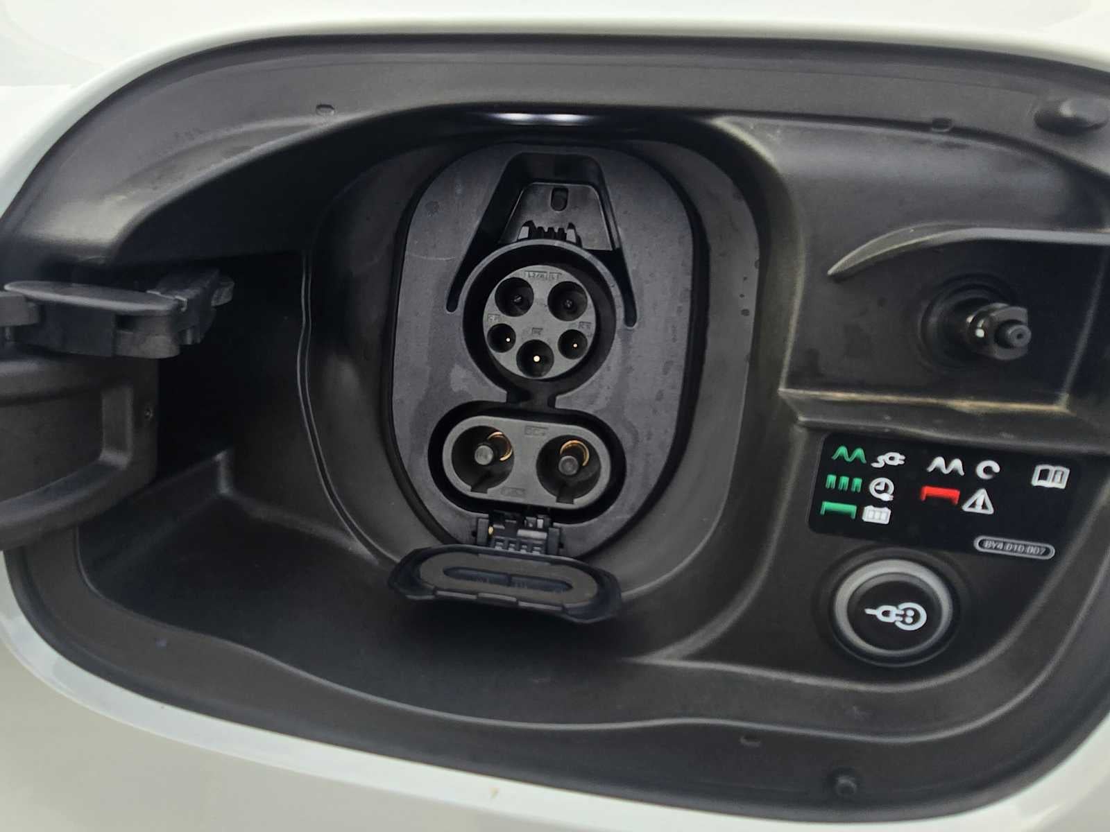 2025 Audi Q6 e-tron Premium