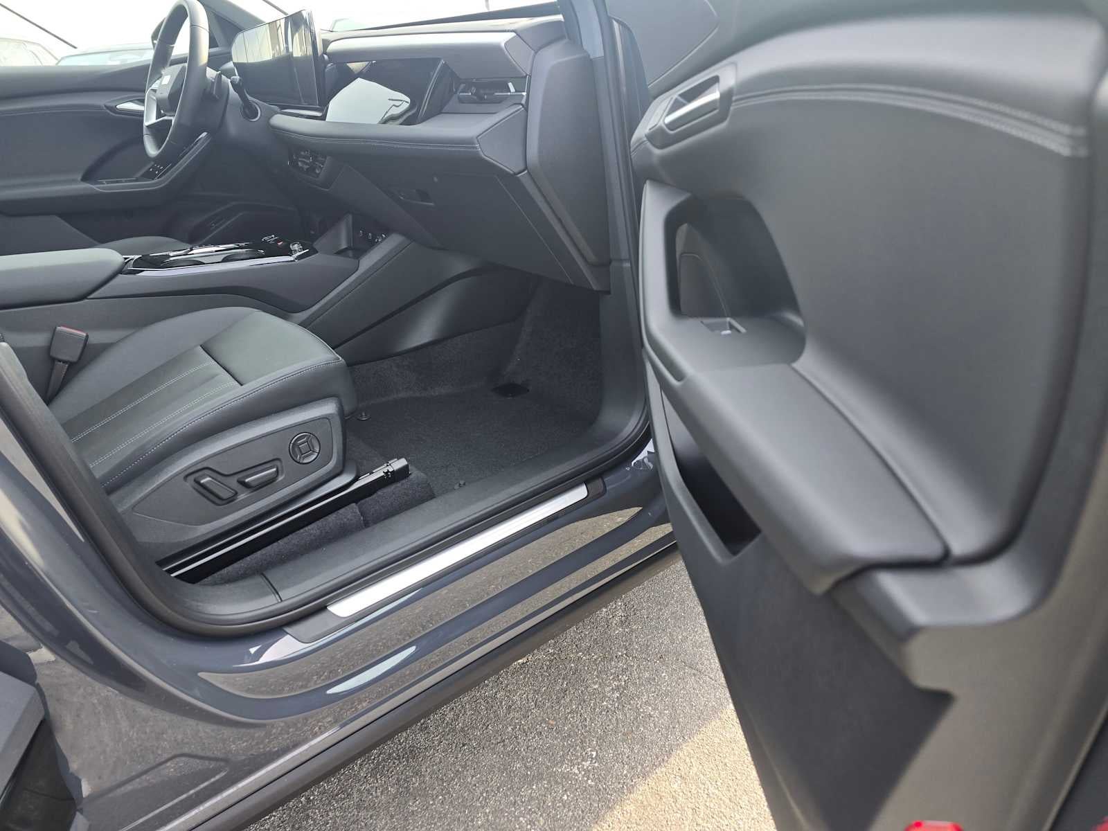 2025 Audi Q6 e-tron Premium