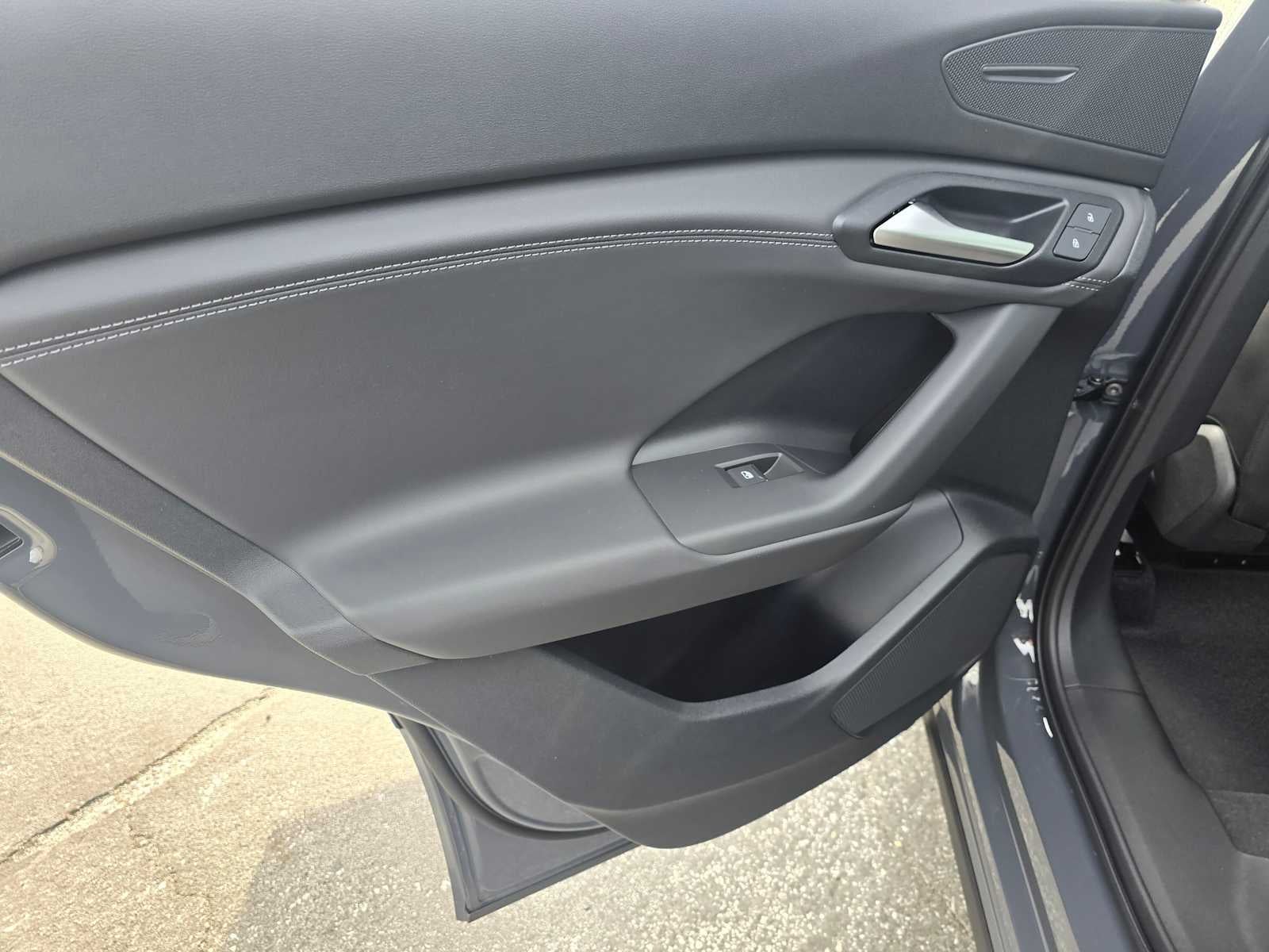 2025 Audi Q6 e-tron Premium