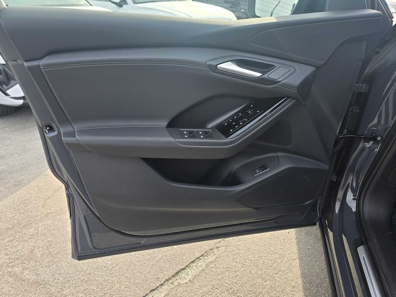 2025 Audi Q6 e-tron Premium