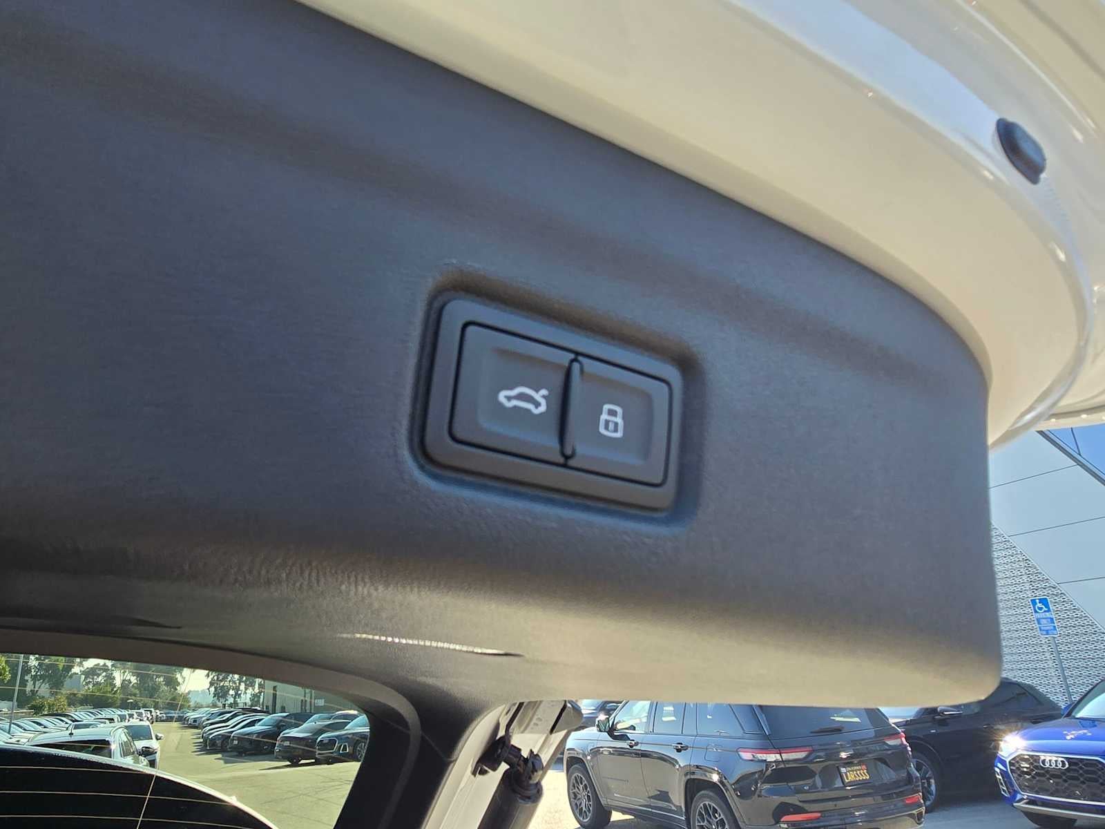 2025 Audi Q6 e-tron Premium