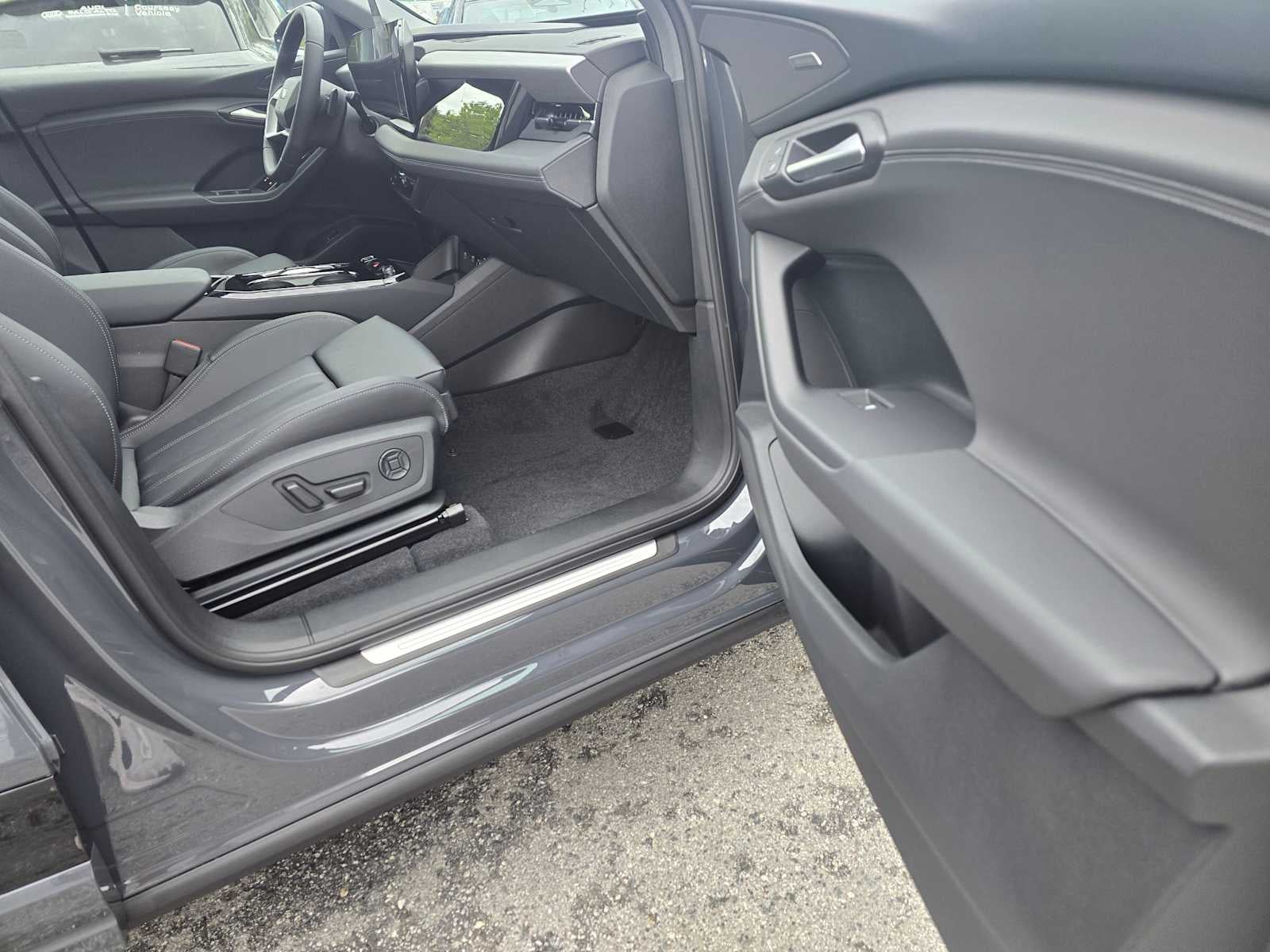 2025 Audi Q6 e-tron Premium Plus