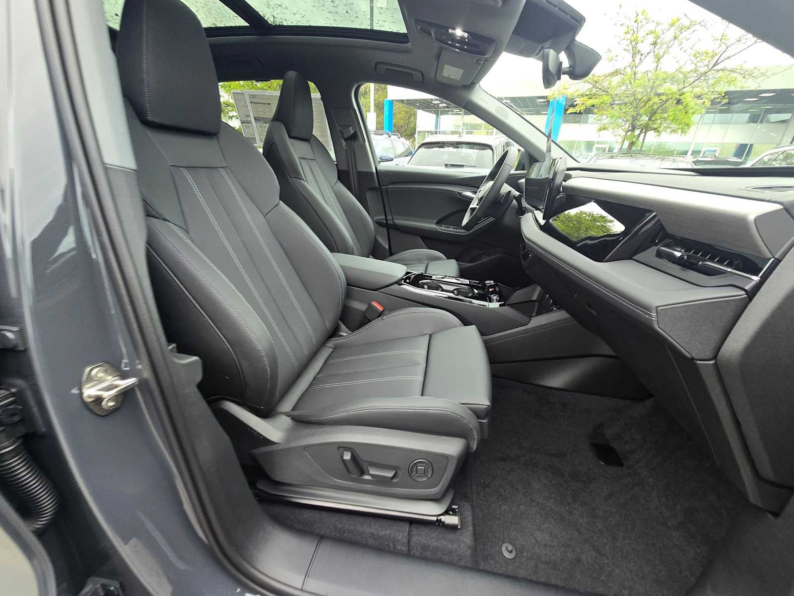 2025 Audi Q6 e-tron Premium Plus