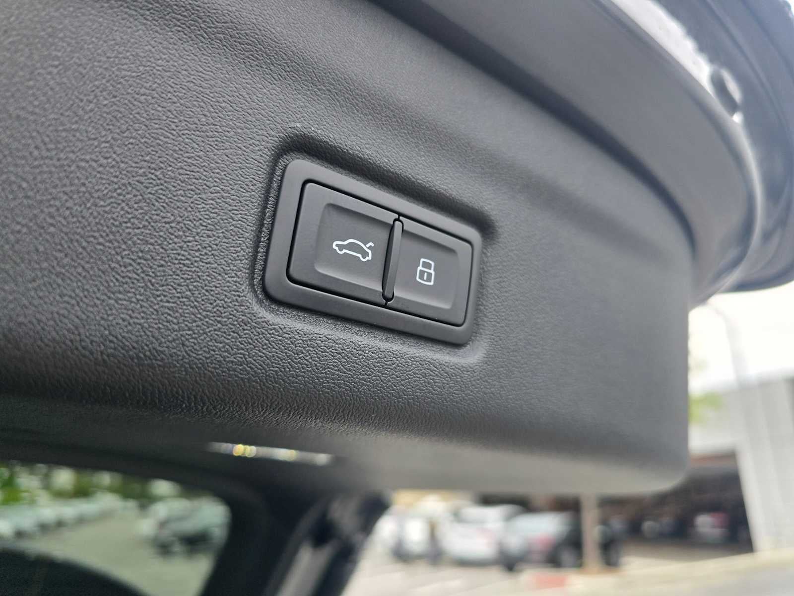 2025 Audi Q6 e-tron Premium Plus