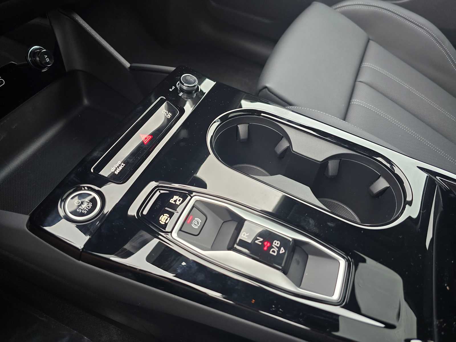 2025 Audi Q6 e-tron Premium Plus