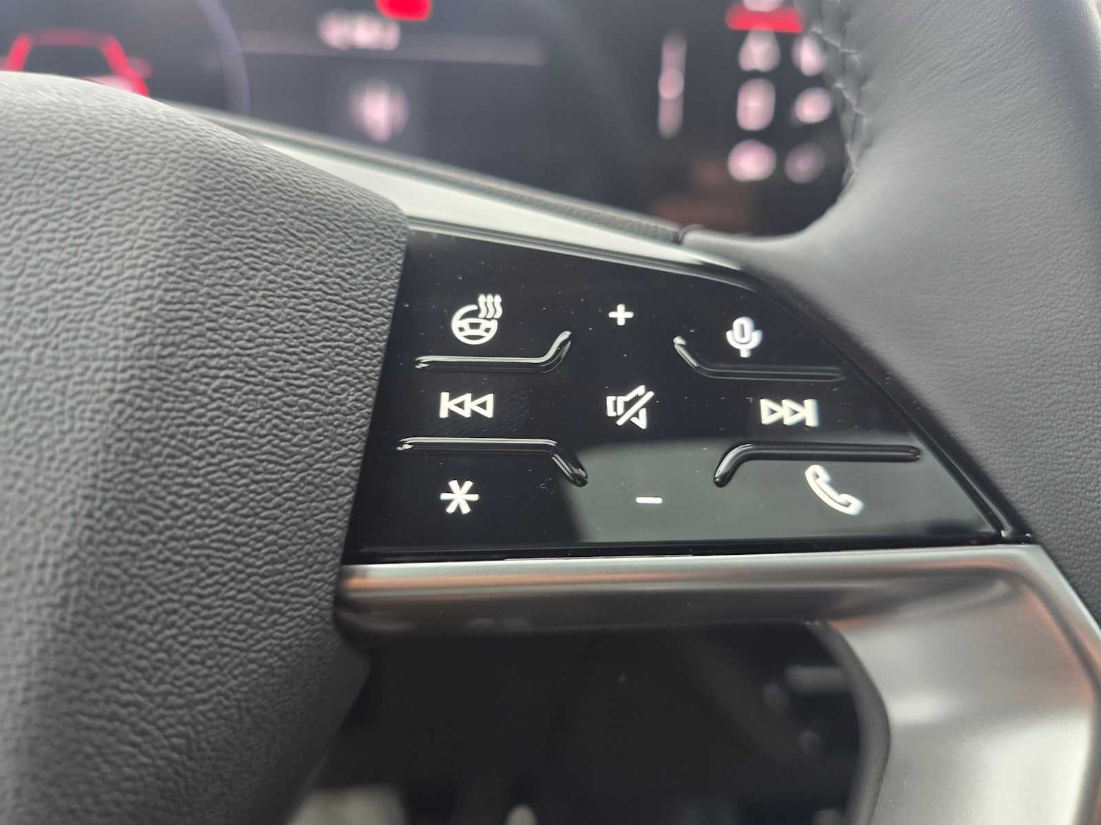 2025 Audi Q6 e-tron Premium Plus